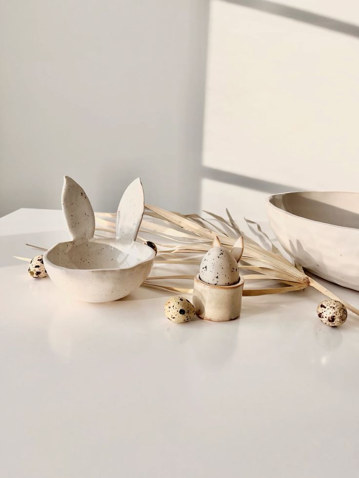 petits bols, coquetiers, lapins de paques