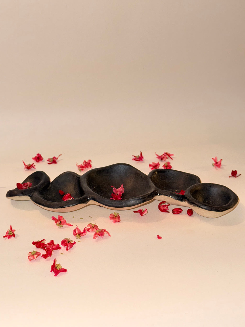 Plat apéritif en grès – "Les Galets"