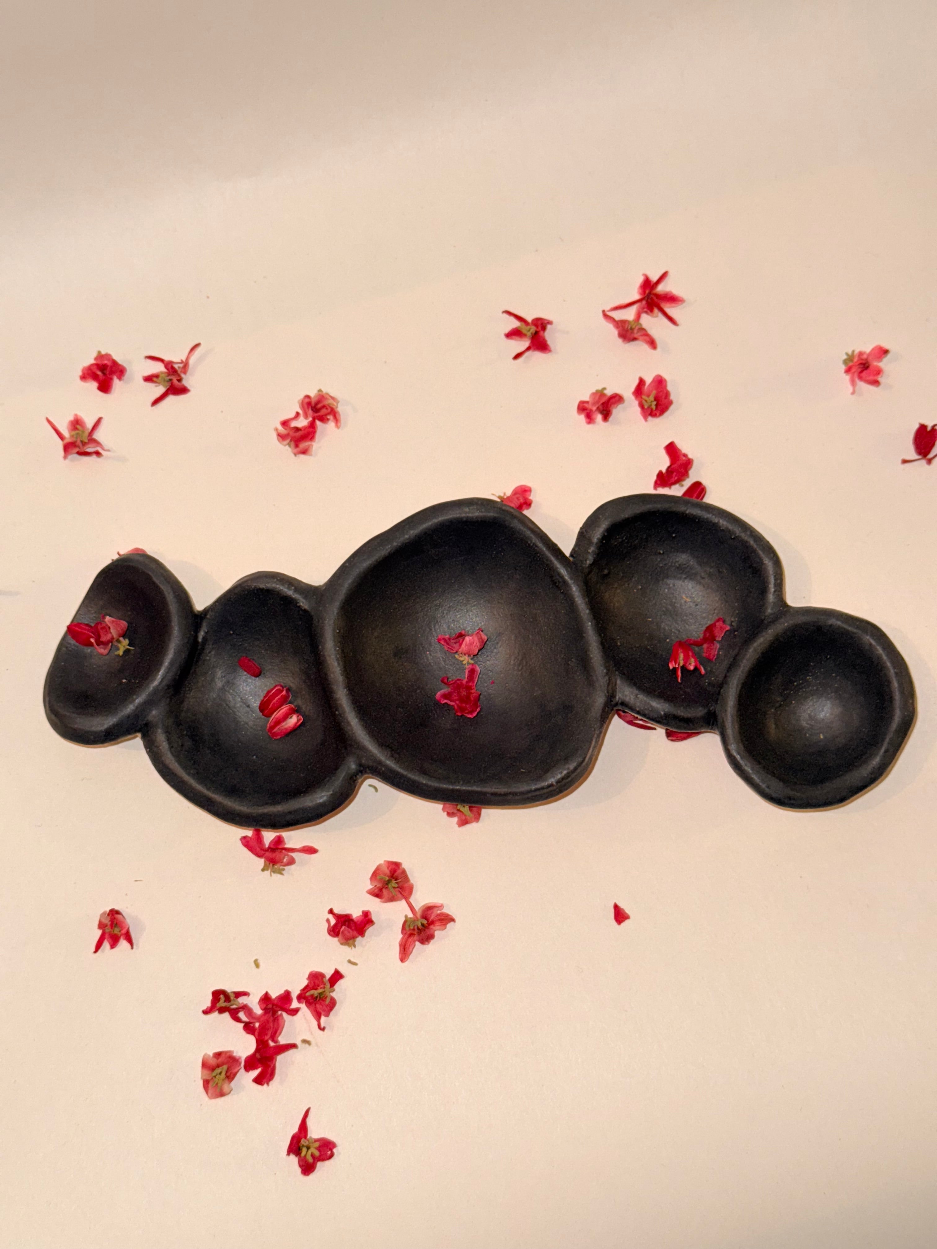 Plat apéritif en grès – "Les Galets"