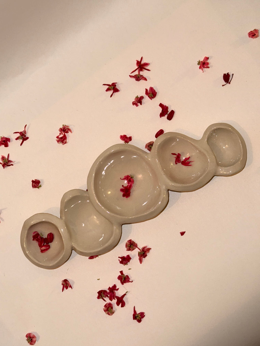 Plat apéritif en grès – "Les Galets"