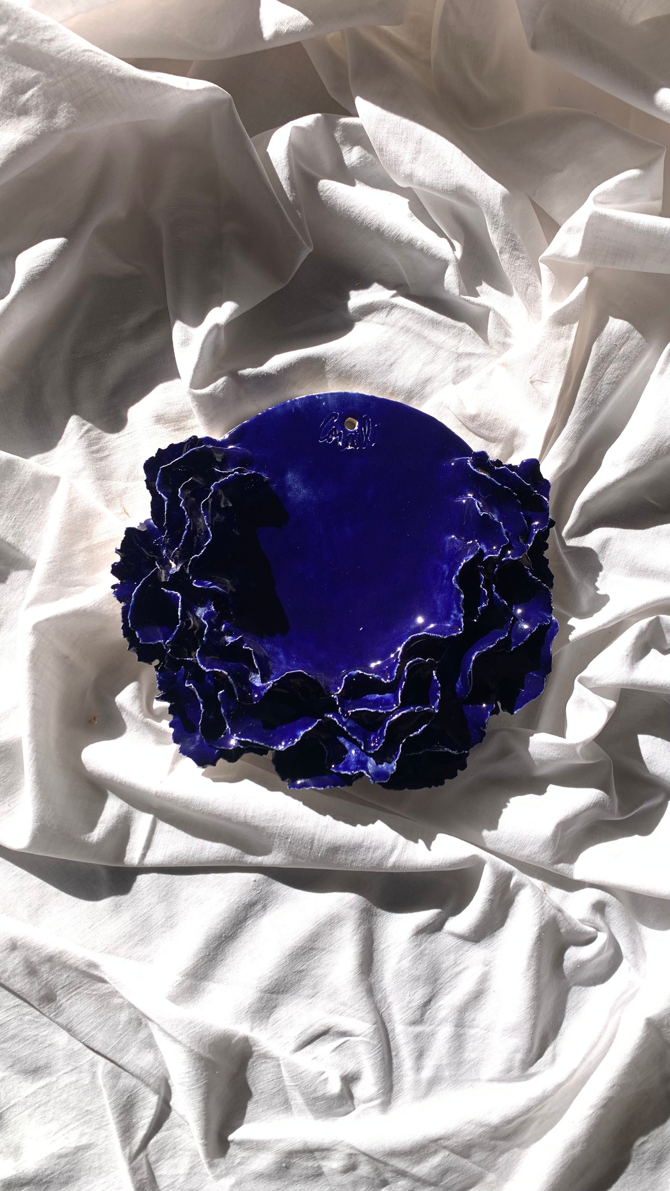 N°3 Médaillon en céramique – Pièce unique et artisanale