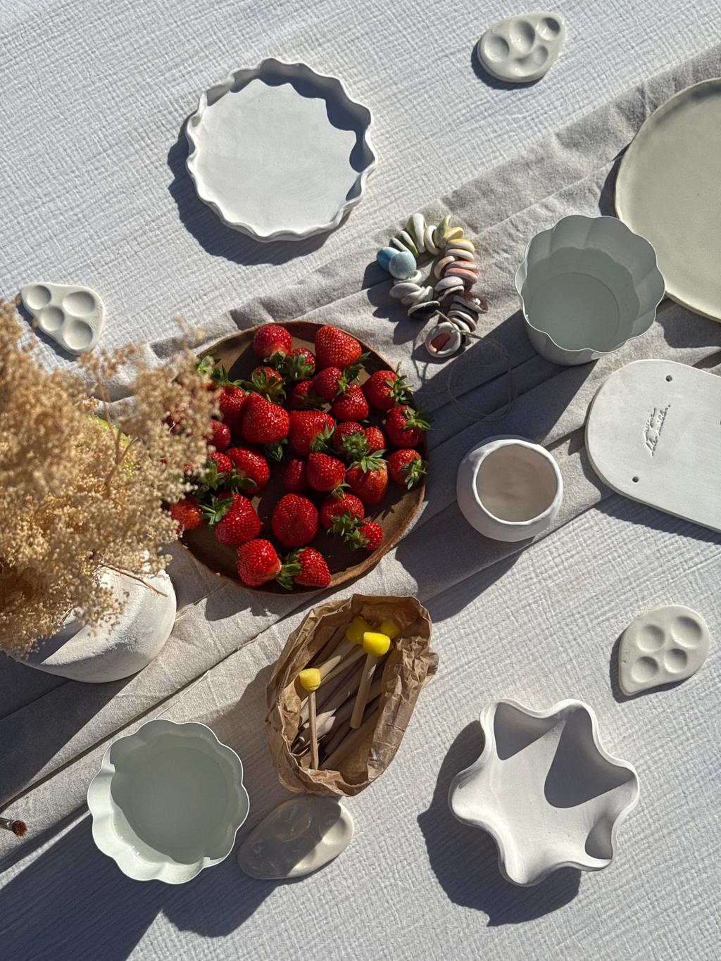Petit déjeuner & peinture sur céramique au bord de l'eau