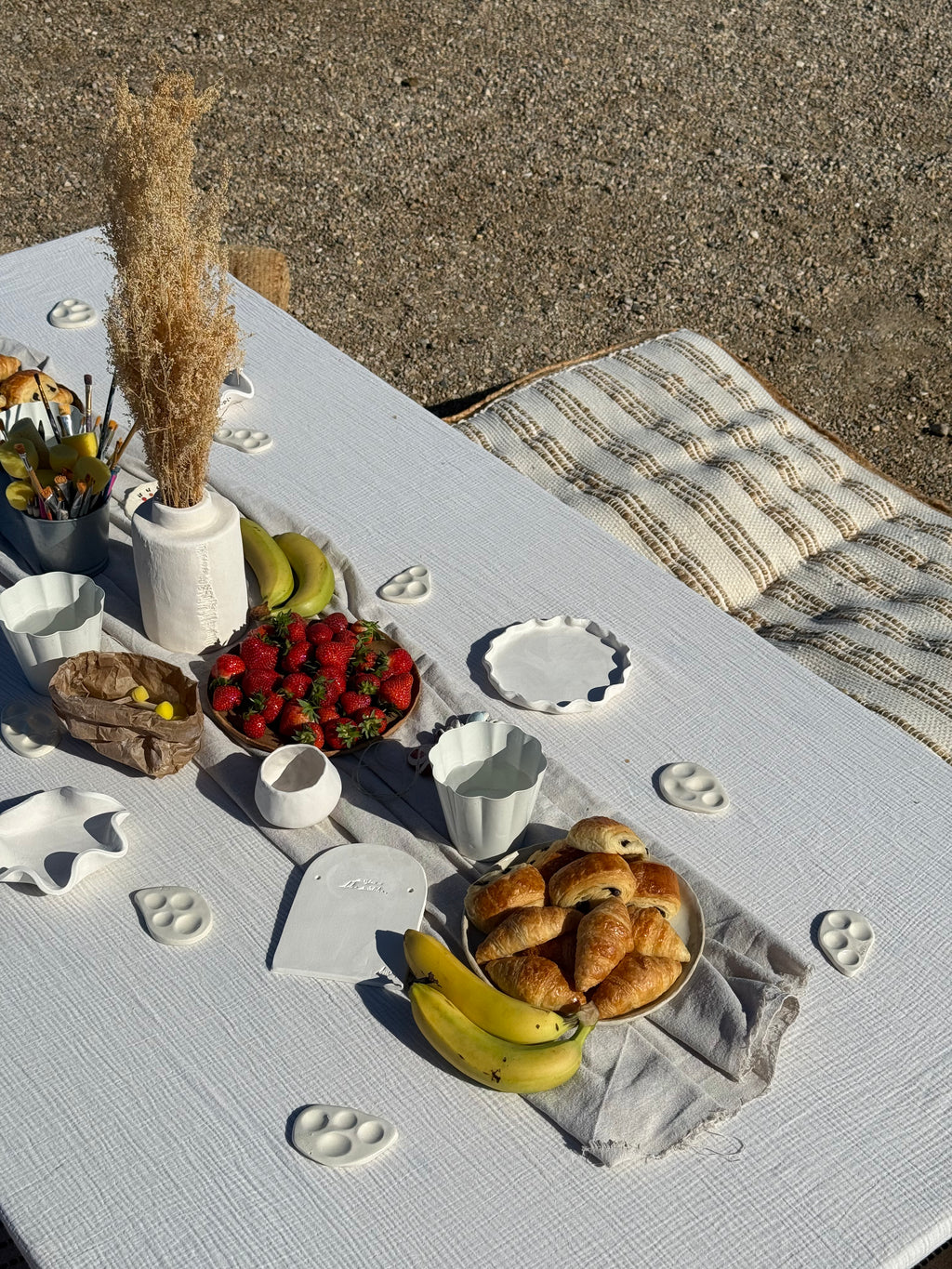 Petit déjeuner & peinture sur céramique au bord de l'eau