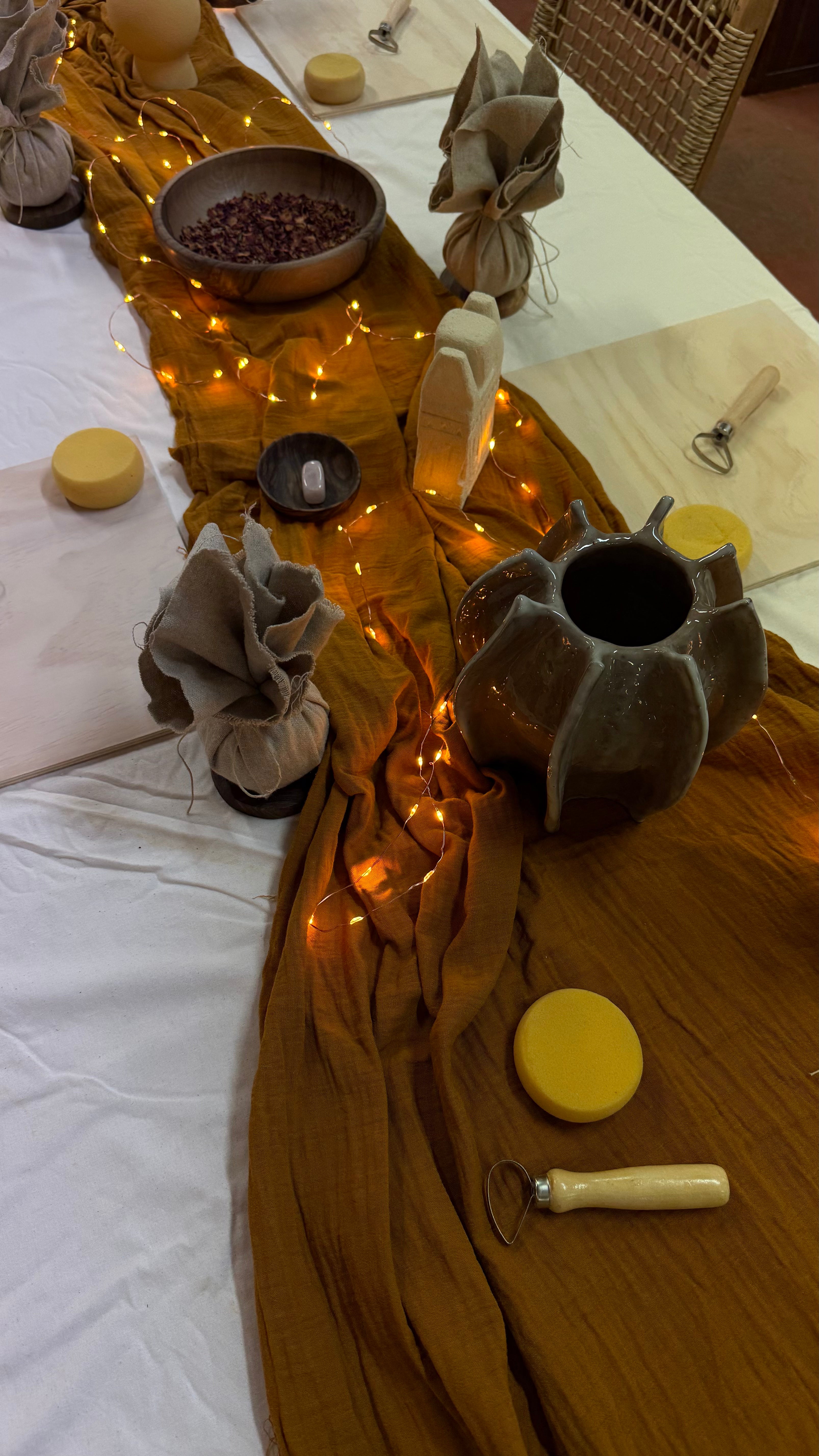 ATMA & TERRE, atelier de modelage en méditation guidée x Les Intérieurs d'Ailleurs