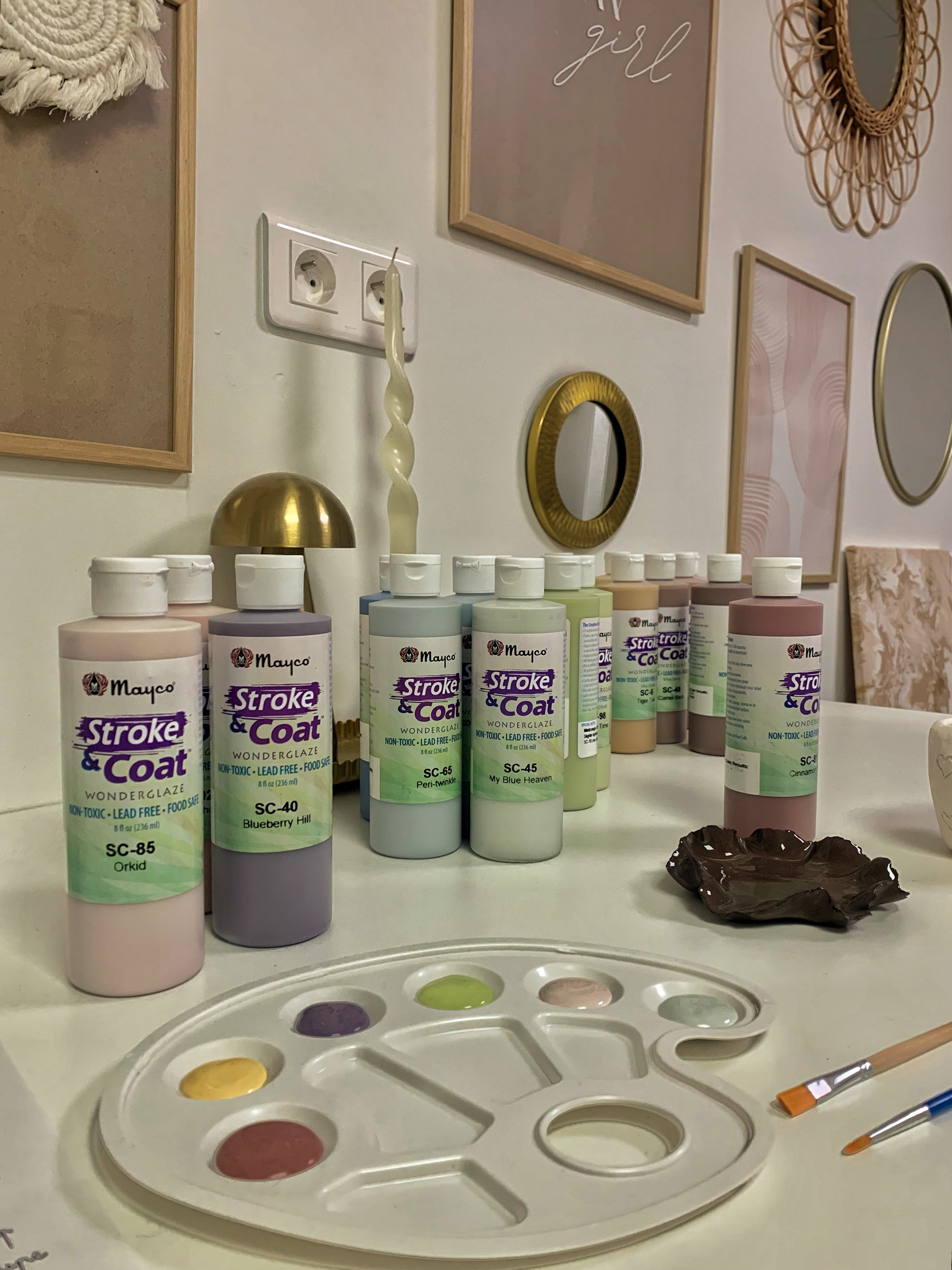 Atelier de groupe, toulon, maison lola michele, poterie, ceramique, peinture sur céramique, atelier créatif, nails by omg, omg beauty