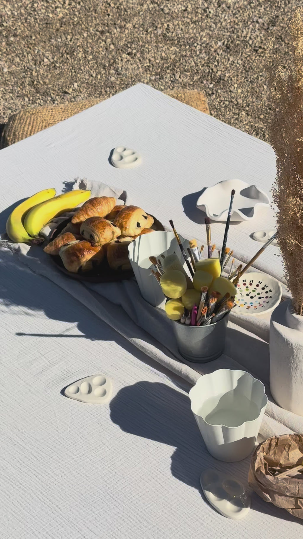 Petit déjeuner & peinture sur céramique au bord de l'eau