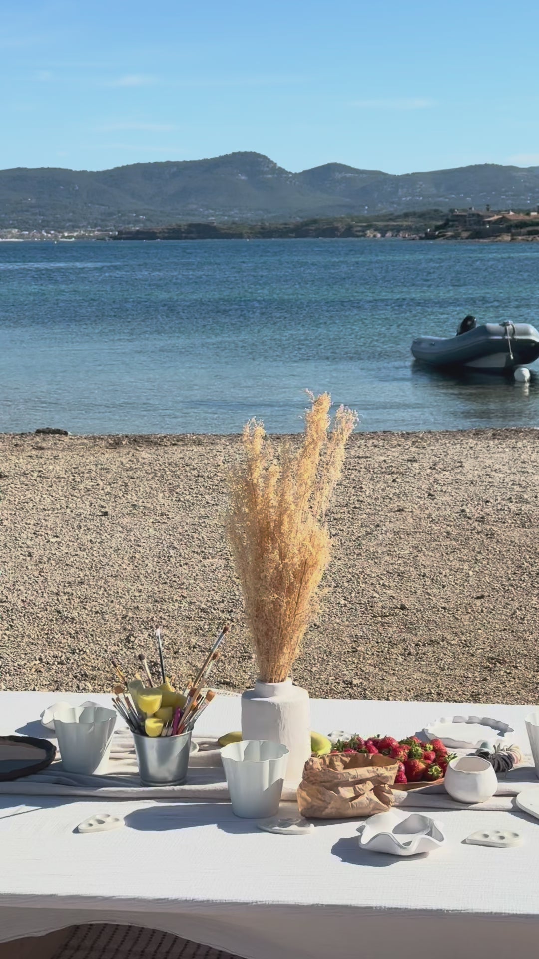 Petit déjeuner & peinture sur céramique au bord de l'eau